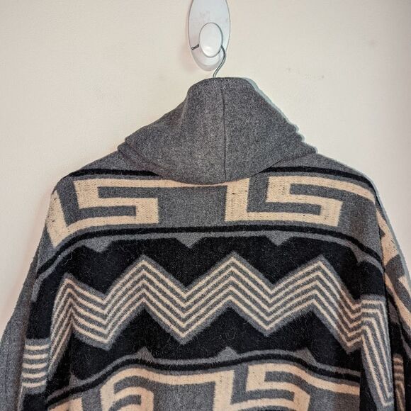 Canadian Oversized Southwestern Grey Warm Bohemian Lagenlook Cape One Size - Picture 3 of 7